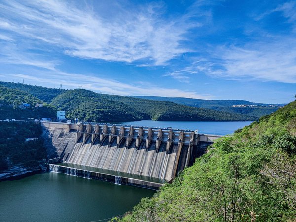 Quels sont les exemples de projets d'énergie hydraulique en France ?